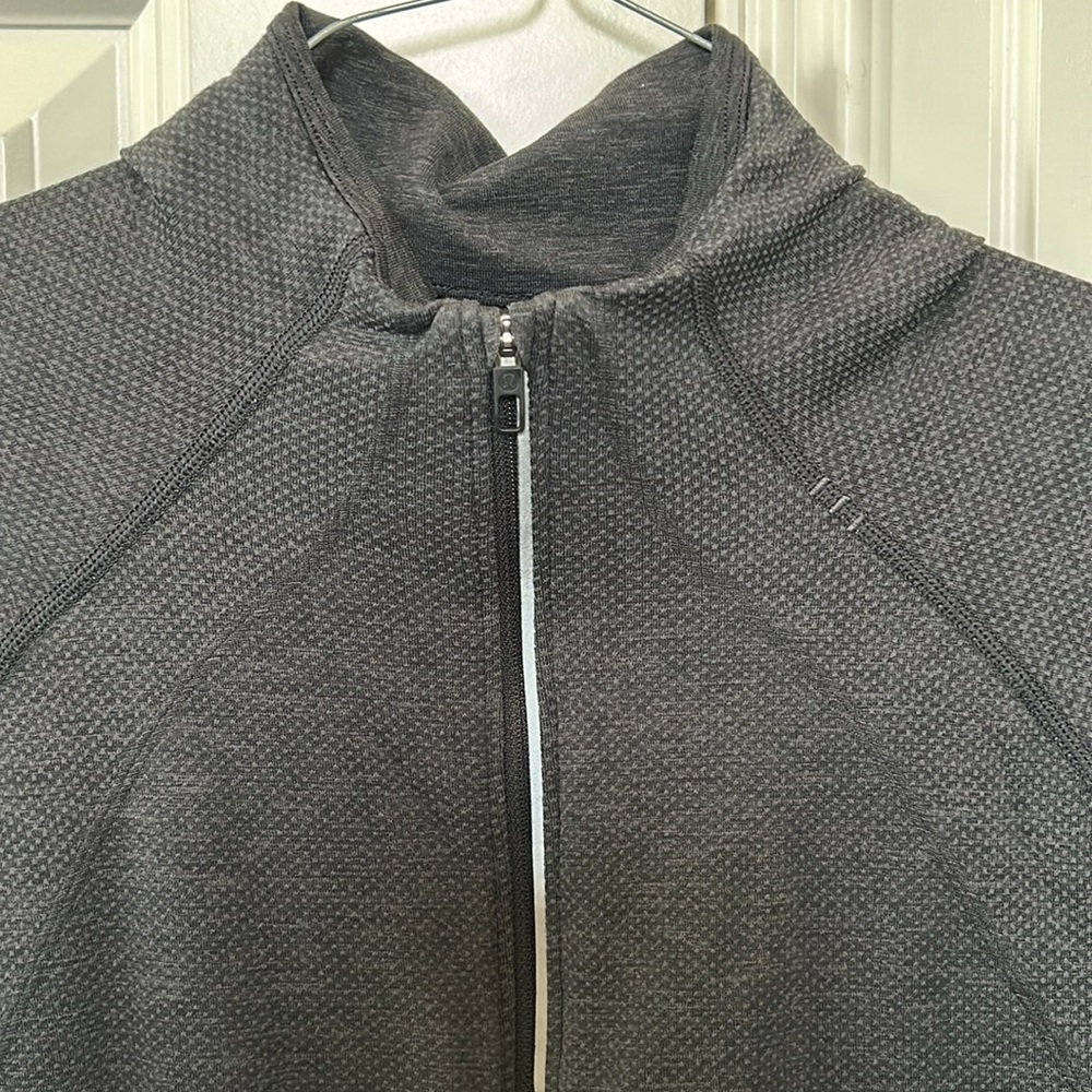 Lululemon Men’s Half Zip Pullover - Picture 2 of 5
